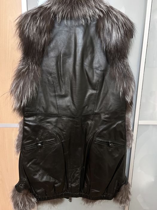 Жилет женский из натуральной кожи с чернобуркой