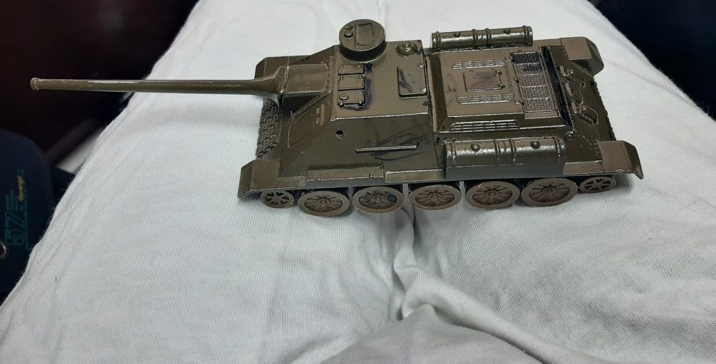 Модель танка СУ-100