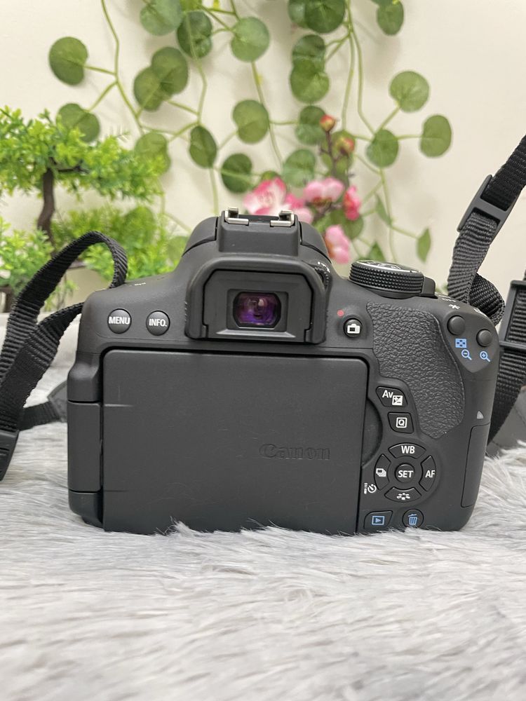 Canon Eos 750D WiFi com 18-55mm ebolsa