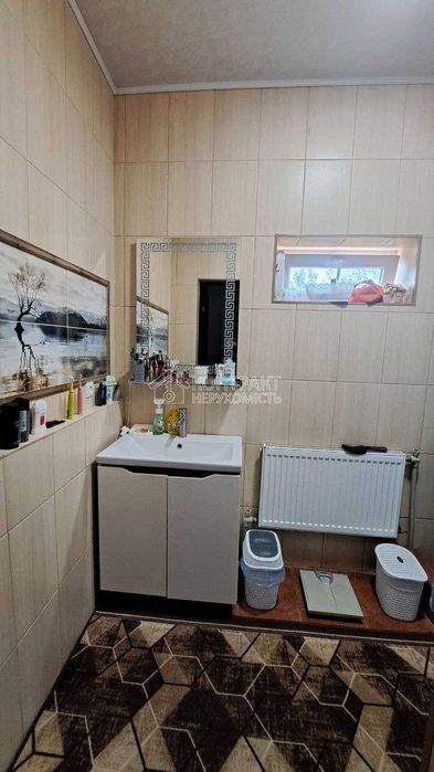 Продам сучасний будинок у самому центрі міста!