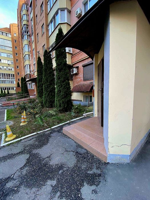 Екс. Продаж офісу в центрі Полтави, з окремим входом 143 м2.