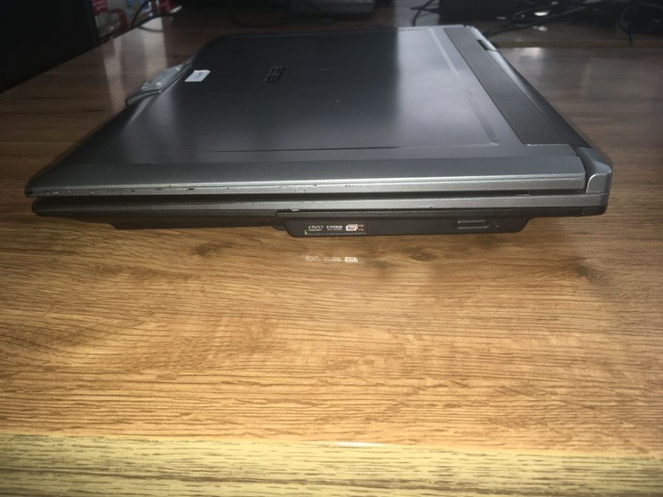 Portátil Asus F5RL com Windows 7