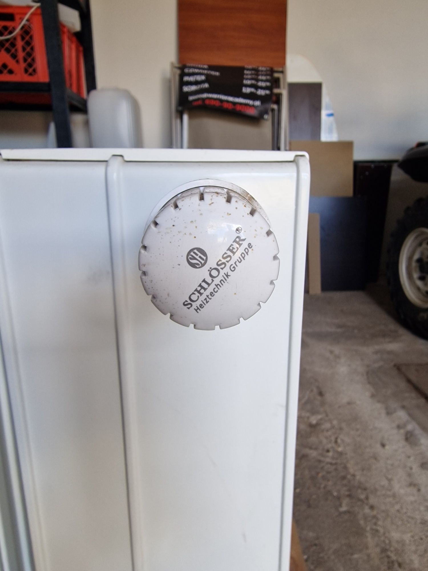 Grzejnik 80 / 60 / 16cm nowy z termostatem