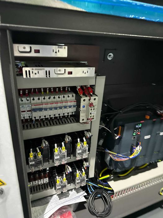 Электрический гибридный термопластавтомат Yizumi Серия А6 UN200A6