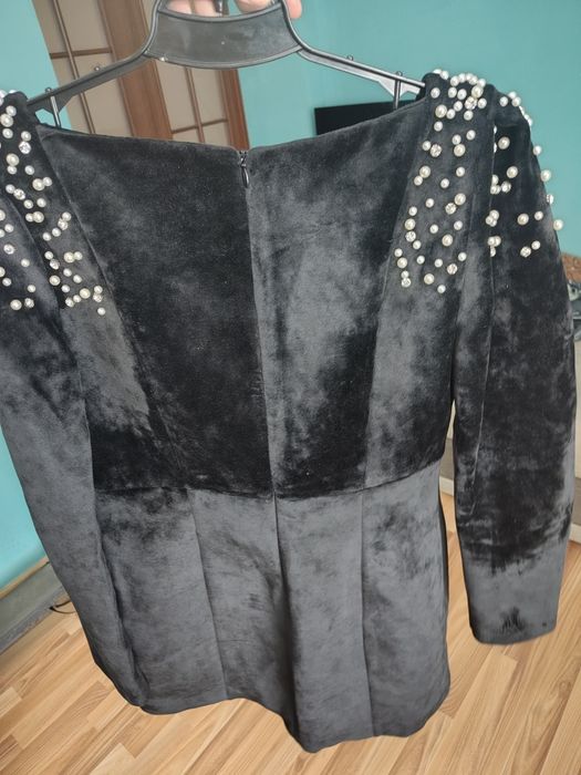 Афігенна приталеня сукня з плотного велюрю дуже приємного на дотик