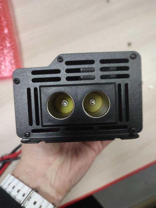 Інвертор з модиіфкованою синусоїдою 24V 900W на дві розетки