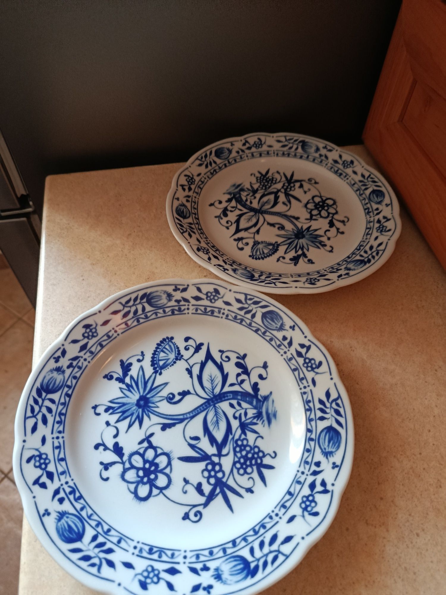 Śliczny stary zestaw czterech talerzy deserowych porcelana Triptis