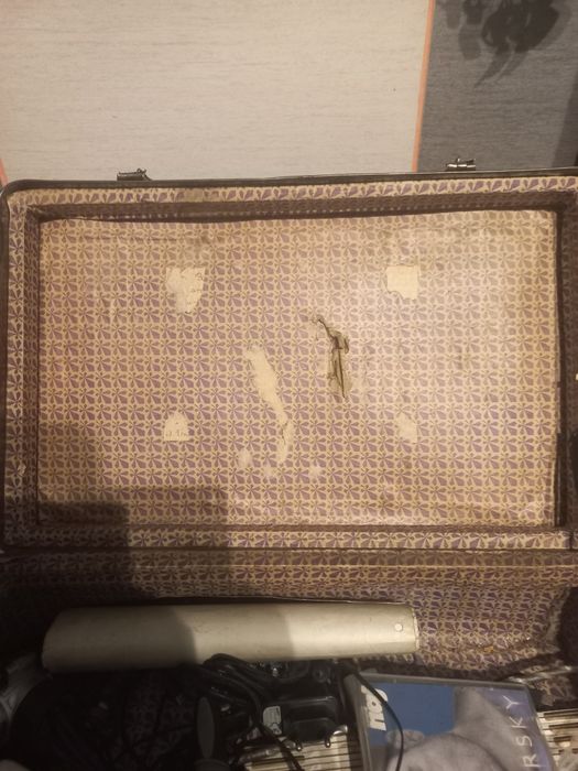 Stara tekturową walizka