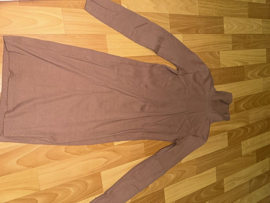 Сукня з горловиною