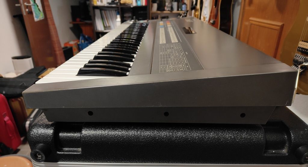 Sintetizador Roland JX8P