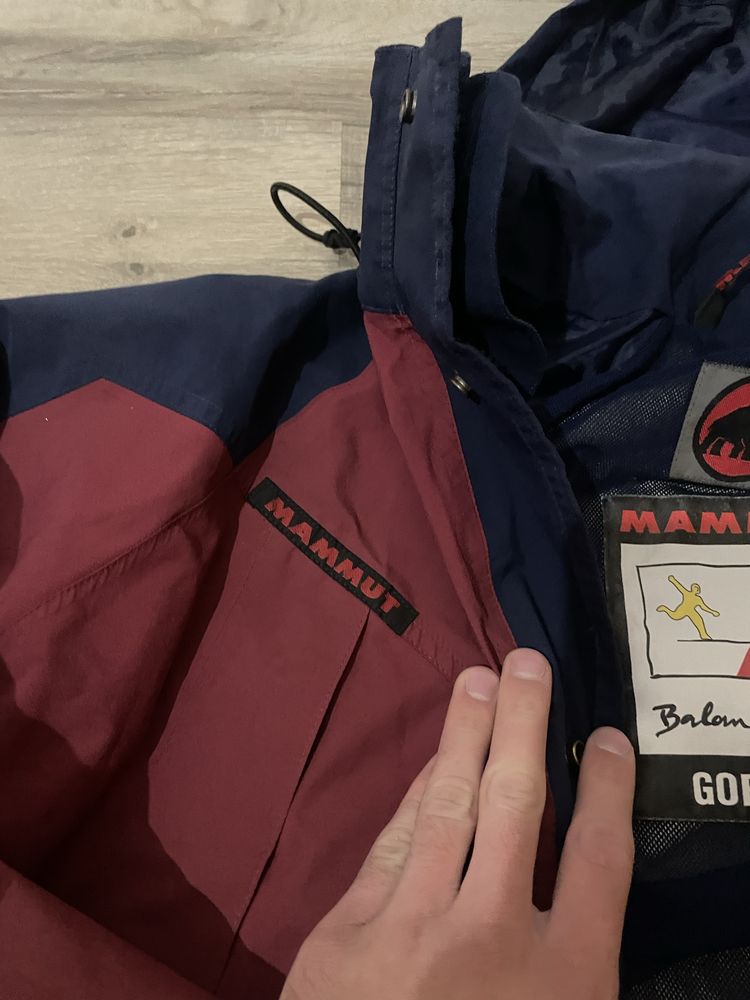 Продам в идеальном состояние mammut парка-дождевик