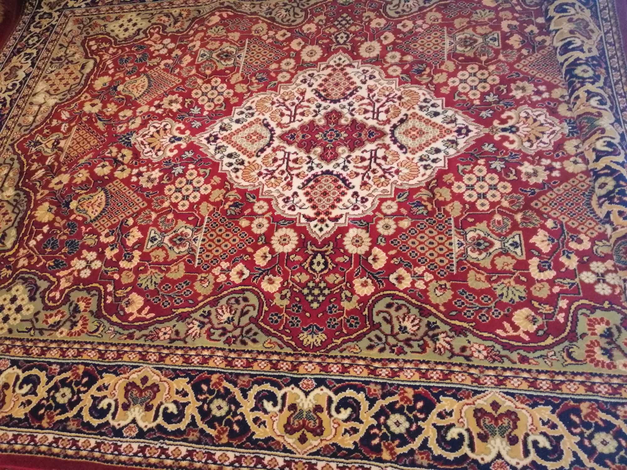 Унікальний шерстяних   килим розміром 2х3 м