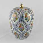 Pote Ginjas com tampa porcelana China, dec. floral e relevo circa 1970