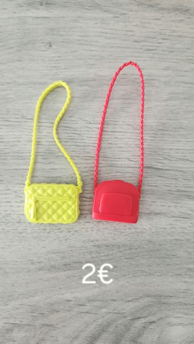 Carteiras Barbie e outras