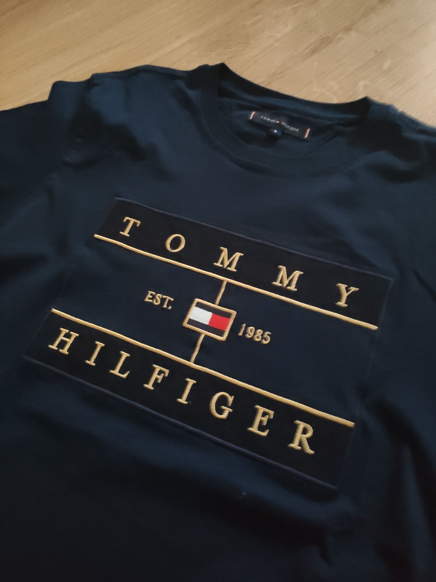 T-shirt Tommy Hilfiger Granatowy, S ze złotym szyciem