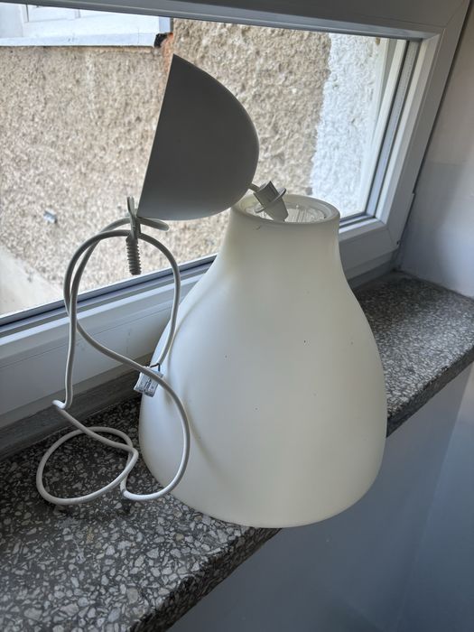 Biala lampa IKEA