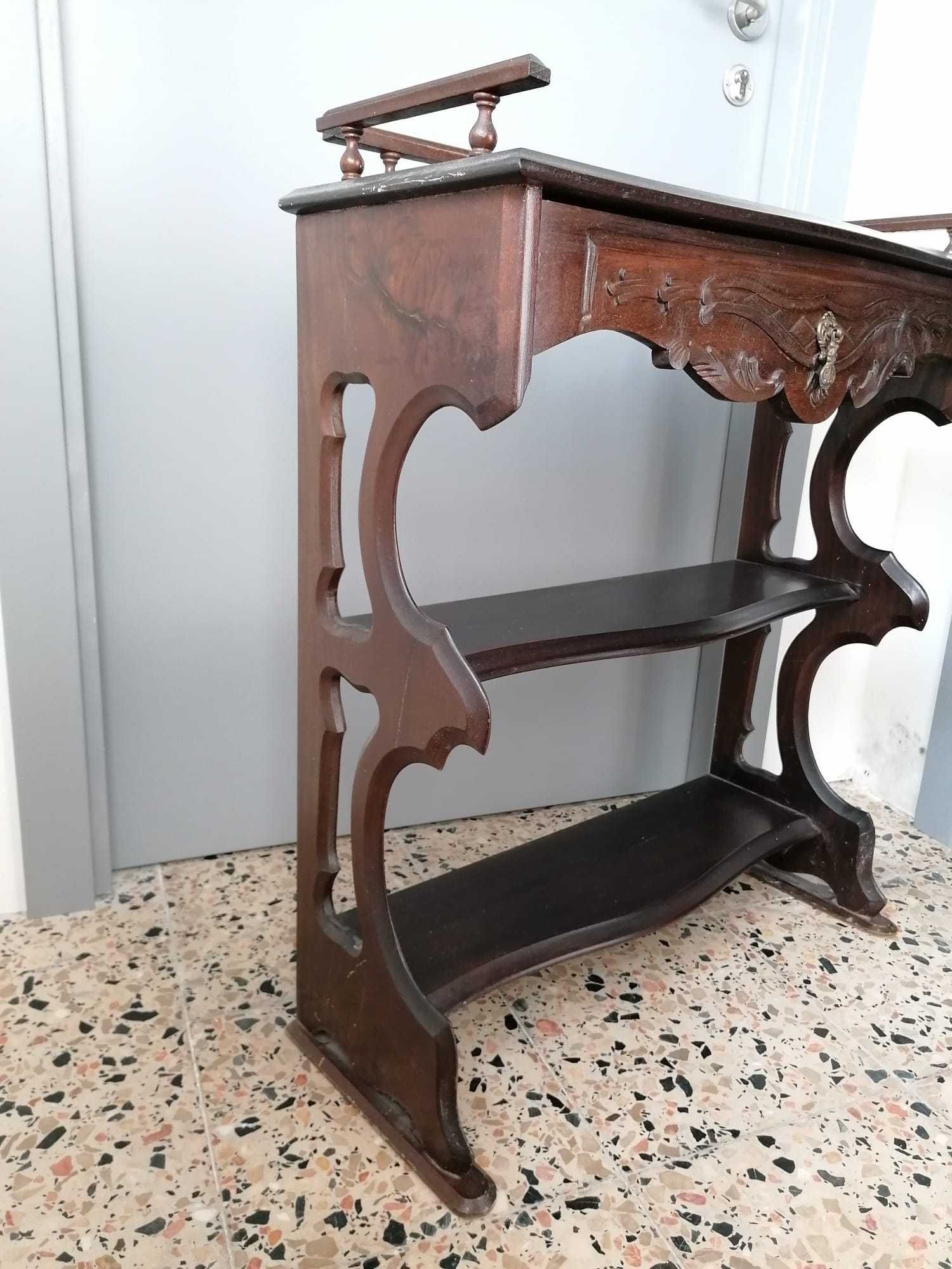 Mesa de Apoio Antiga
