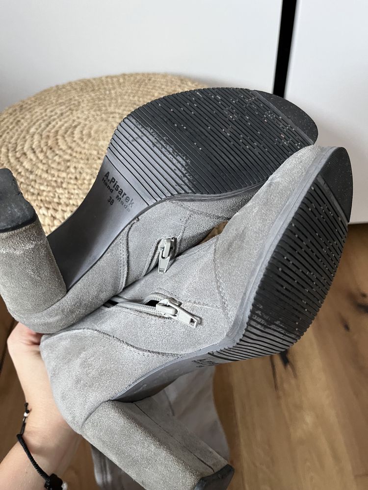 Buty kozaki zamszowe skórzane na słupku obcasie szare Beyco Pisarek 38