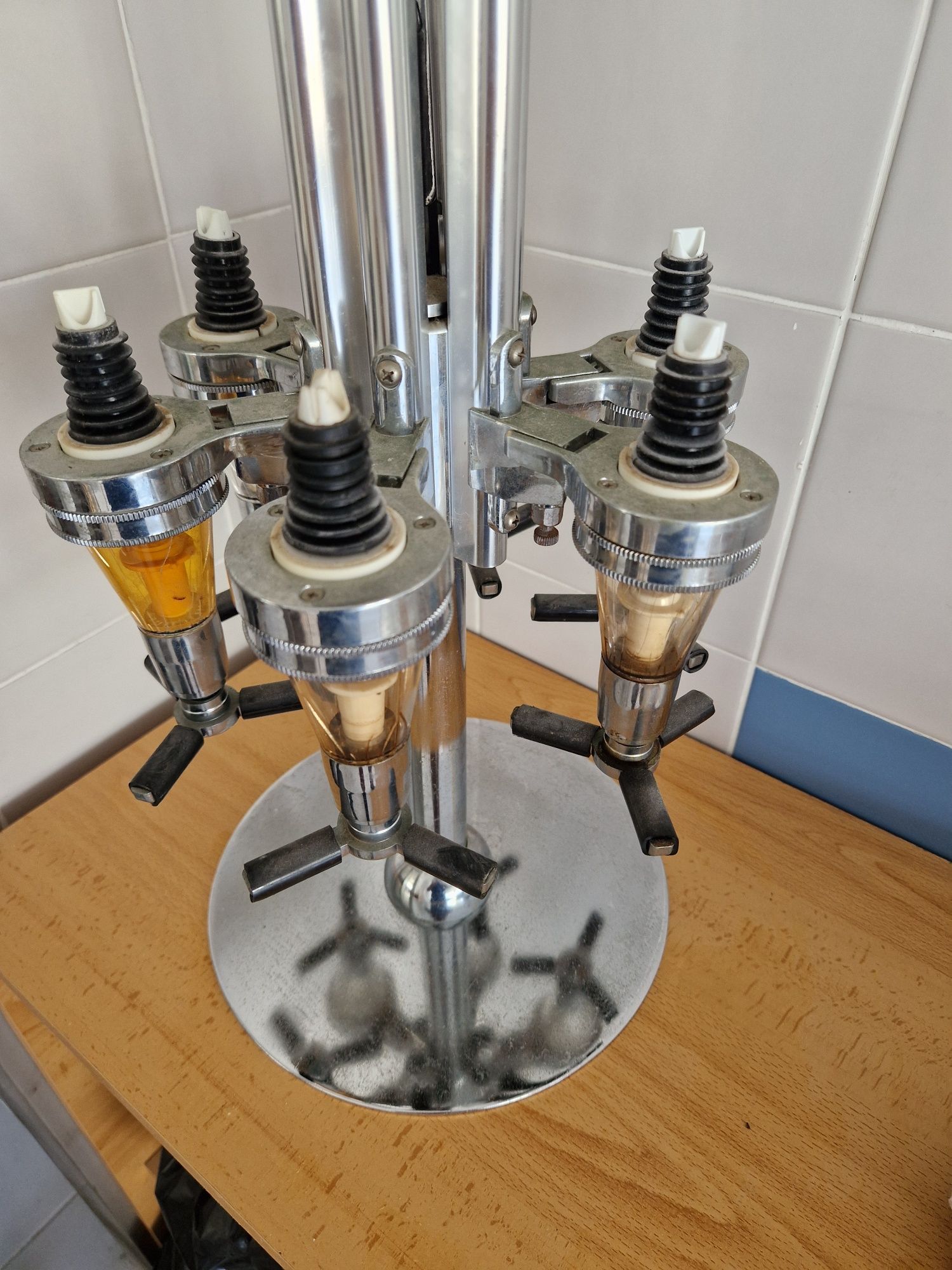 Porta bebidas giratório / dispensador doseador 6 garrafas