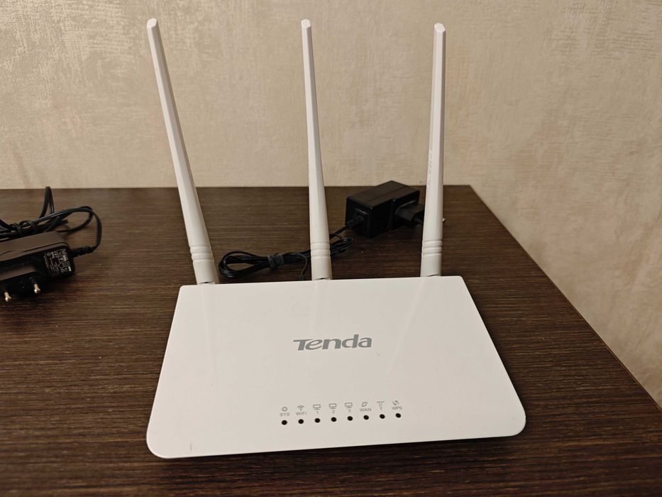 Маршрутизатор Комутатор  TP-Link Tenda