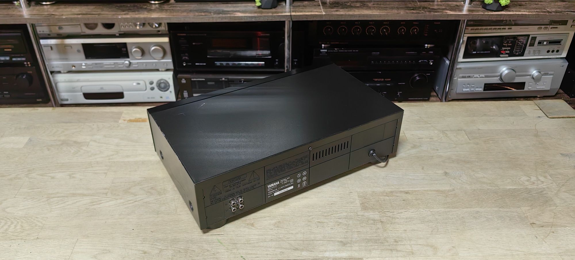 Касетний програвач Yamaha KX-330