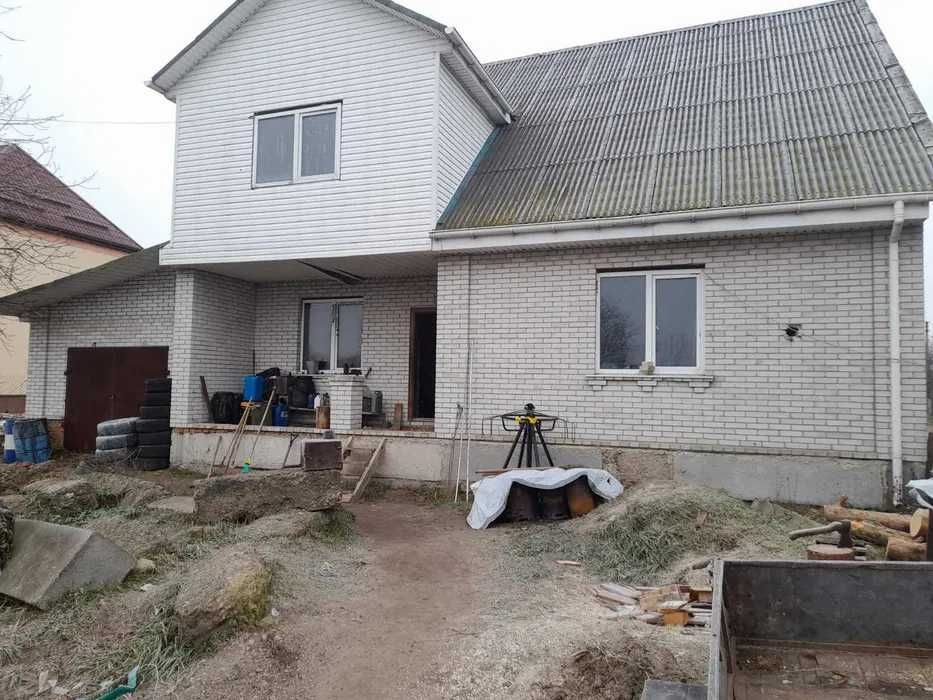 Будинок у селі Багрин
