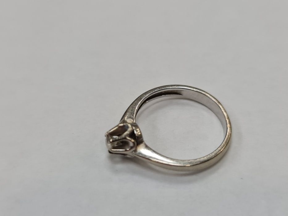 Piękny złoty pierścionek/ 585/ 2.44 gram/ R10 + Brylant ~~ 0.1 CT