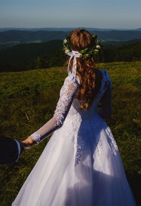 Suknia ślubna + welon i koło