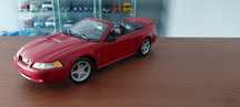 Model 1:18 Ford Mustang GT 1999 Maisto