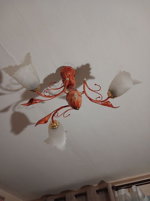 Продаєтся люстра