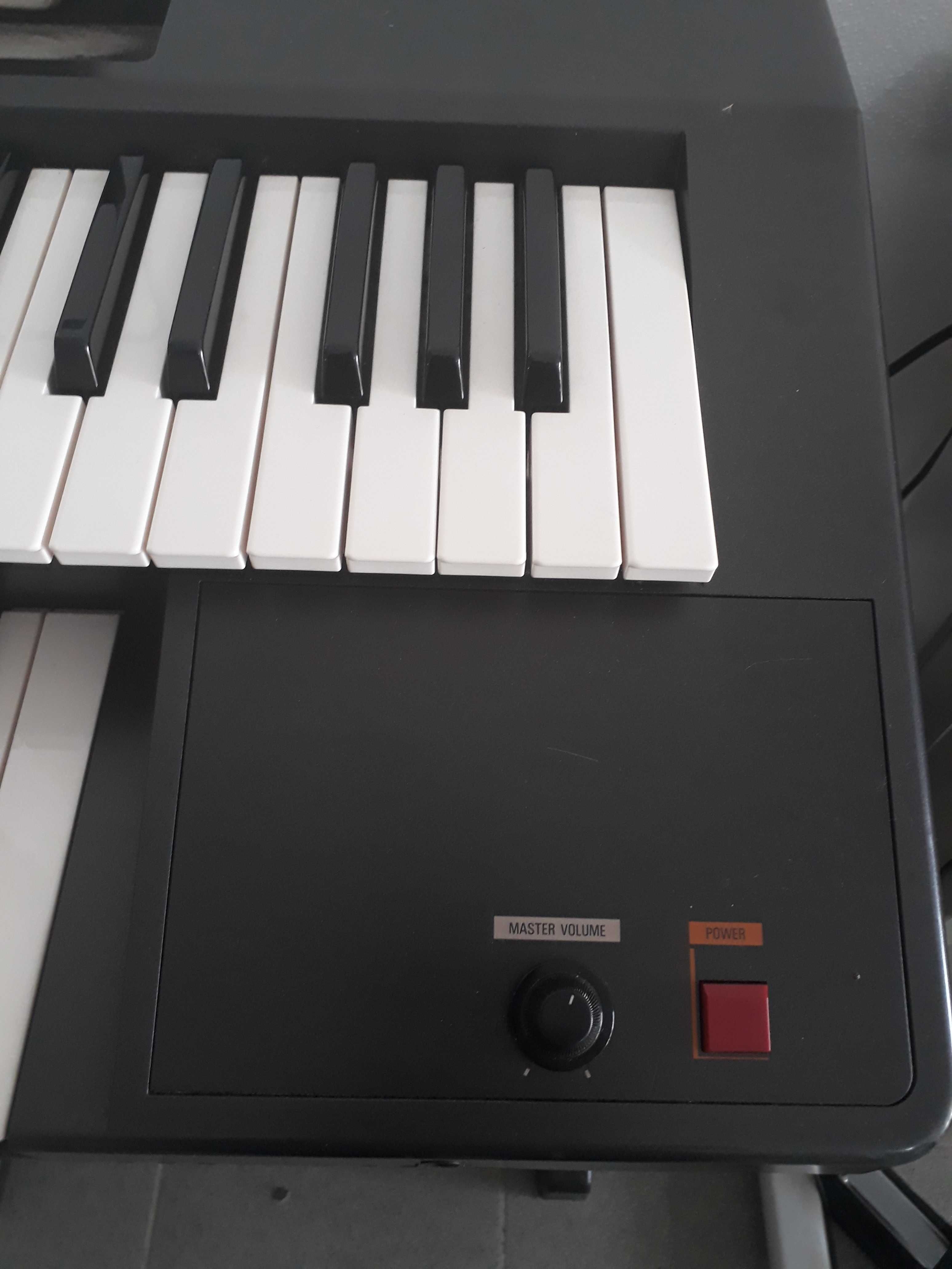 Órgão yamaha electone ME-15A