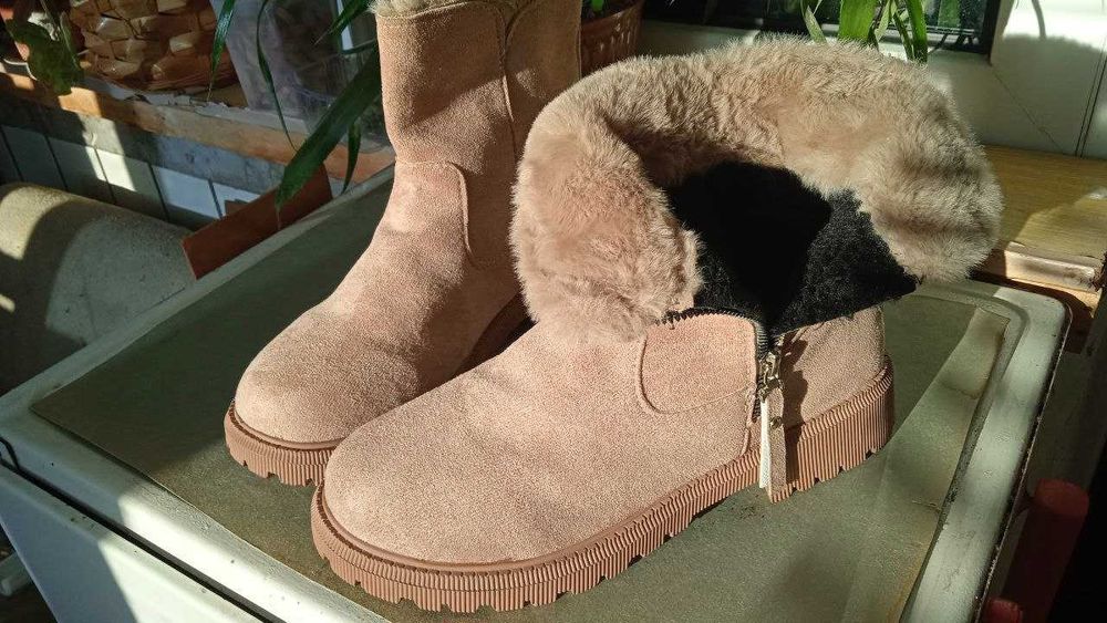 Жіночі  утеплені черевики 41 розмір.