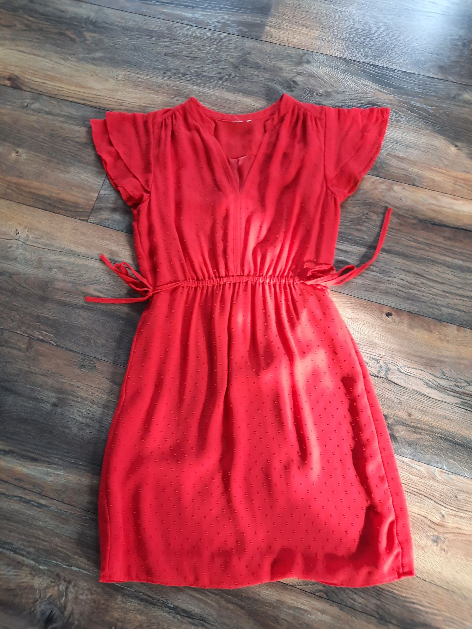 Śliczna czerwona sukienka rozmiar m