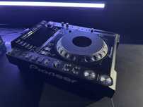 2x CDJ 2000 NEXUS