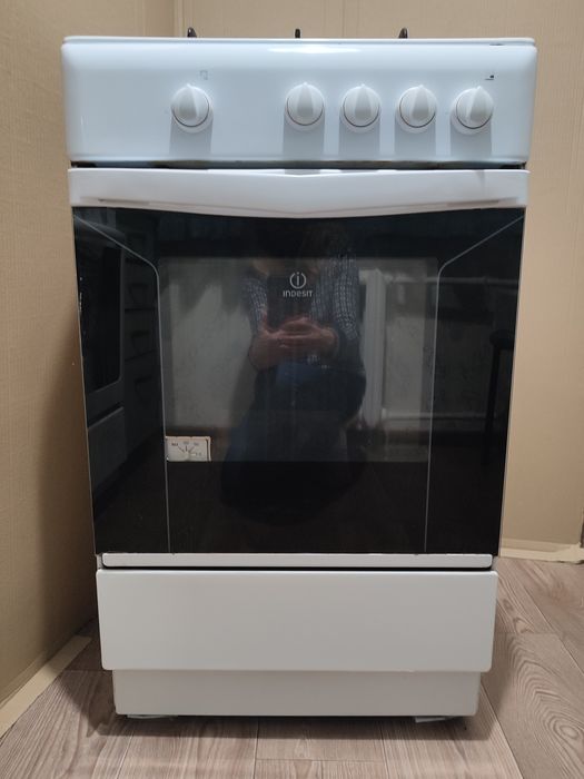 Продам газову плиту INDESIT