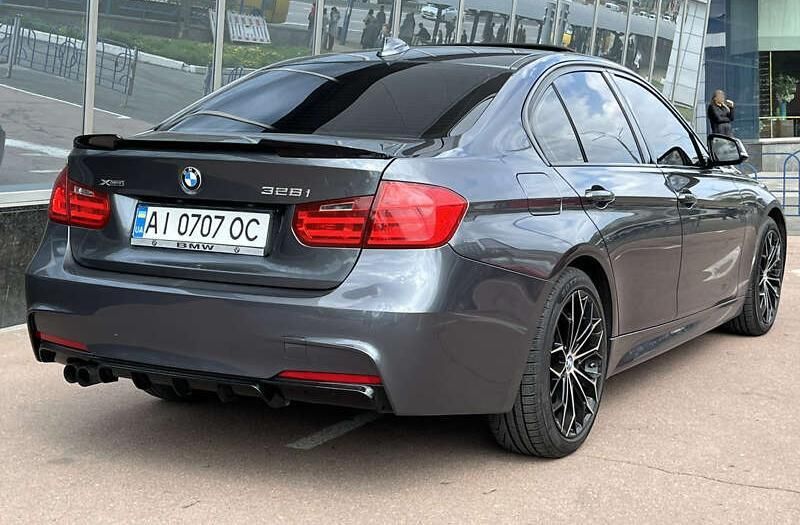 BMW 3 Series 2012 року