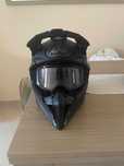 Capacete de Mota Preto da Airoh Usado com óculos da Fox Pretos Usado