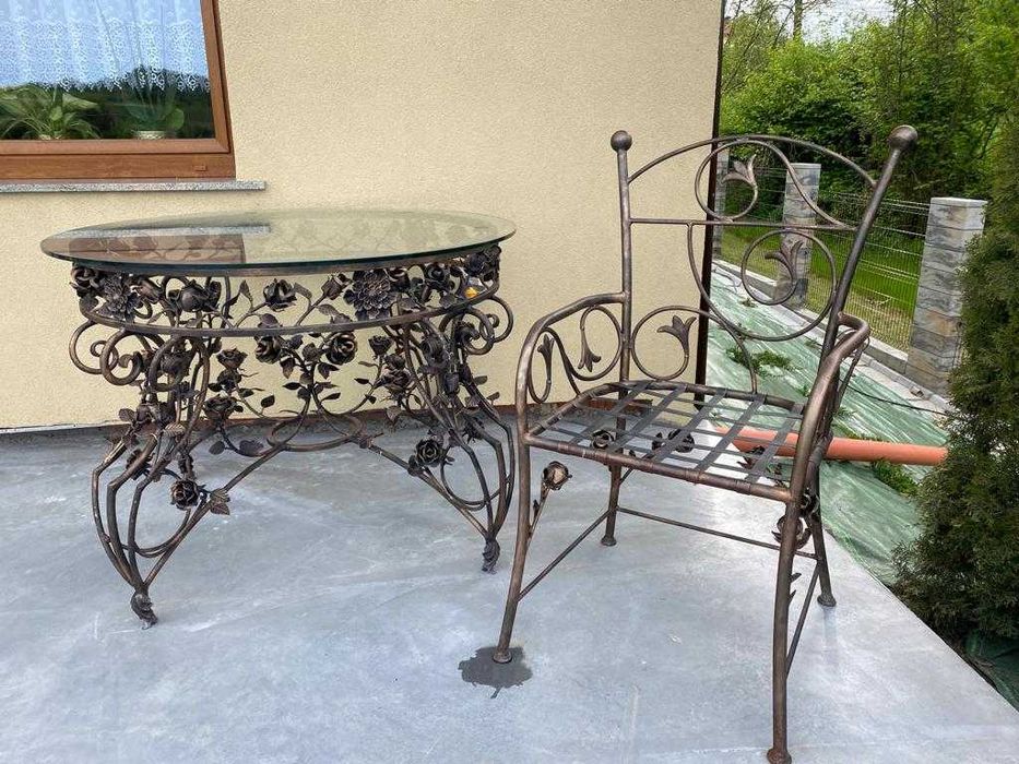 Ozdobny stół ogrodowy- zestaw (stół i 4 krzesła)