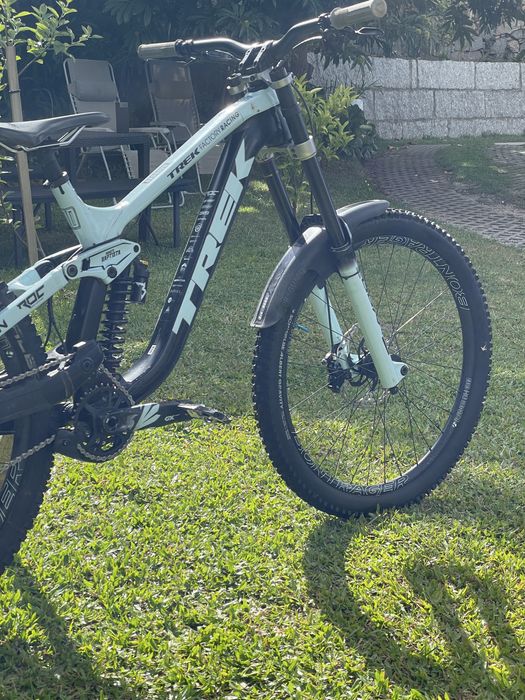 Trek session 8 2023 Downhill R2