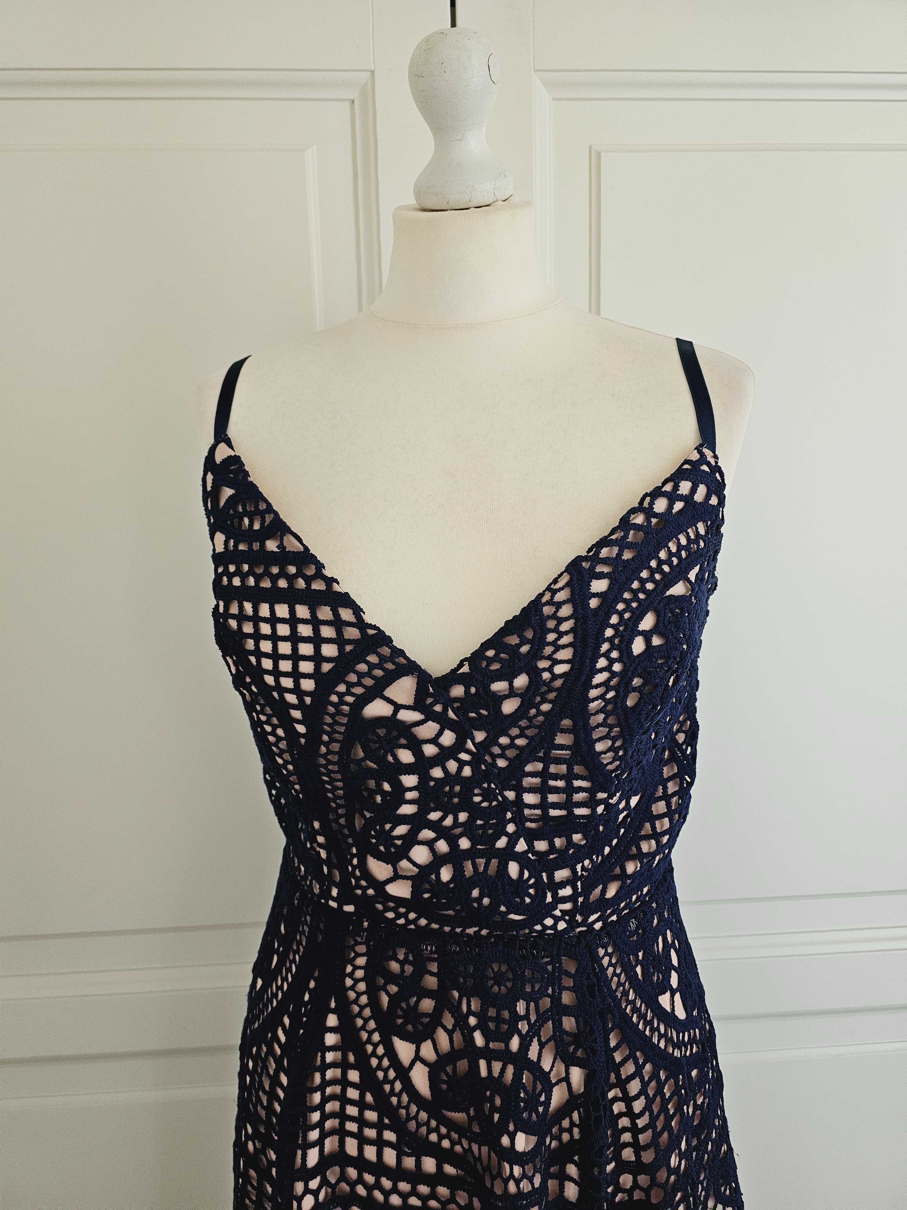 Elegancka sukienka na ramiączkach koronkowa midi  r. 38