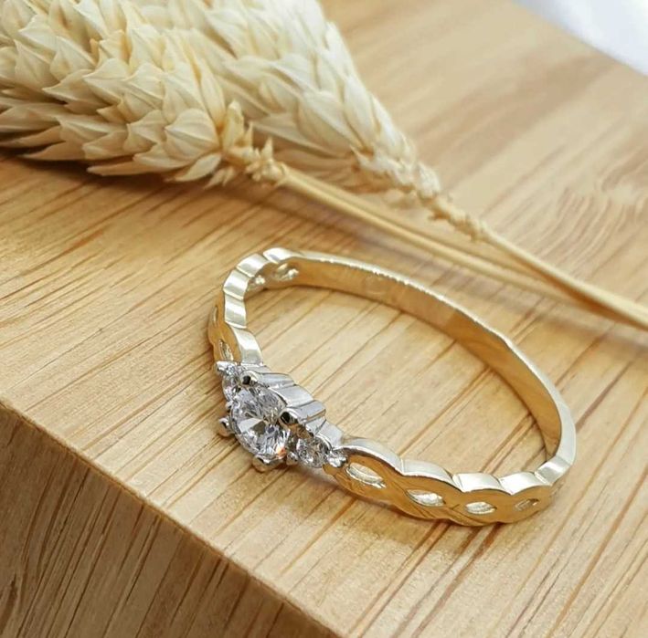 Pierścionek złoty pr.333 roz. 13 złoto cyrkonie zaręczynowy