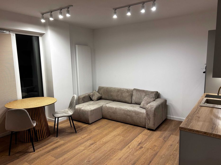 Wynajmę 2 pokojowe nowe Ciepła 38