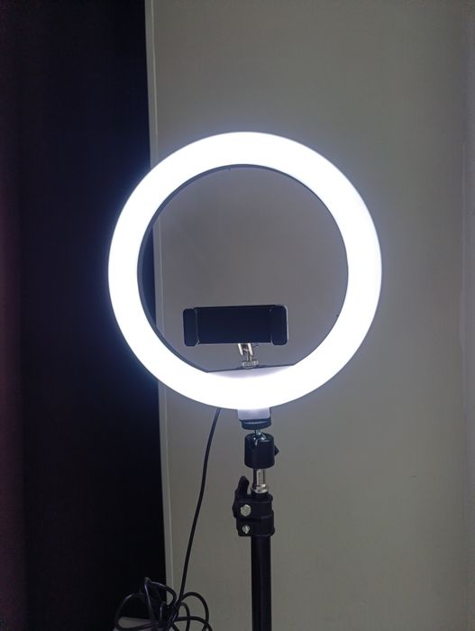 Кільцева лампа для фото і відеозйомки із регулюваним штативом