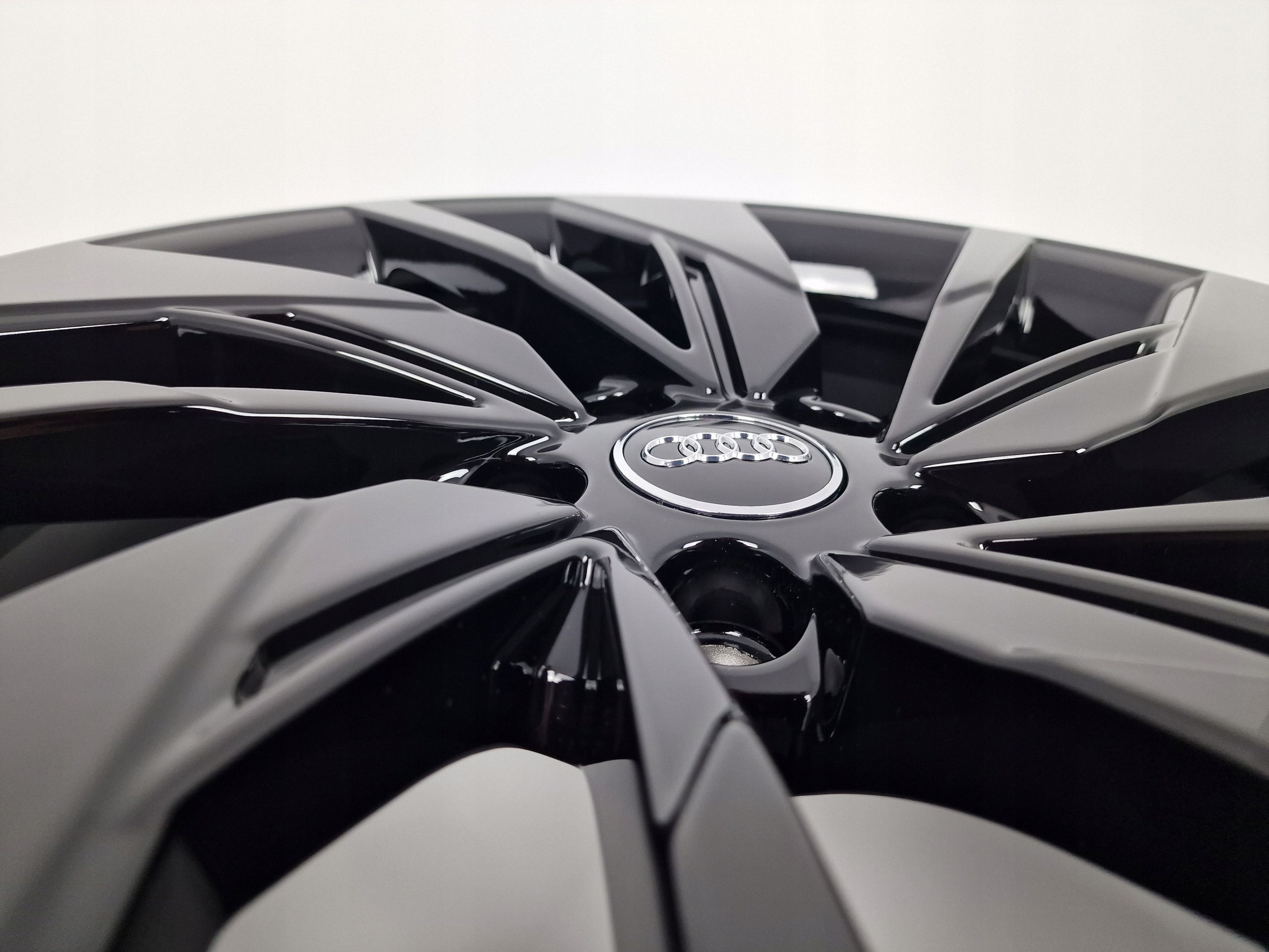Oryginalne Felgi Audi 18 S3 A3 A4 A6 A8 Q2 Q3 TT