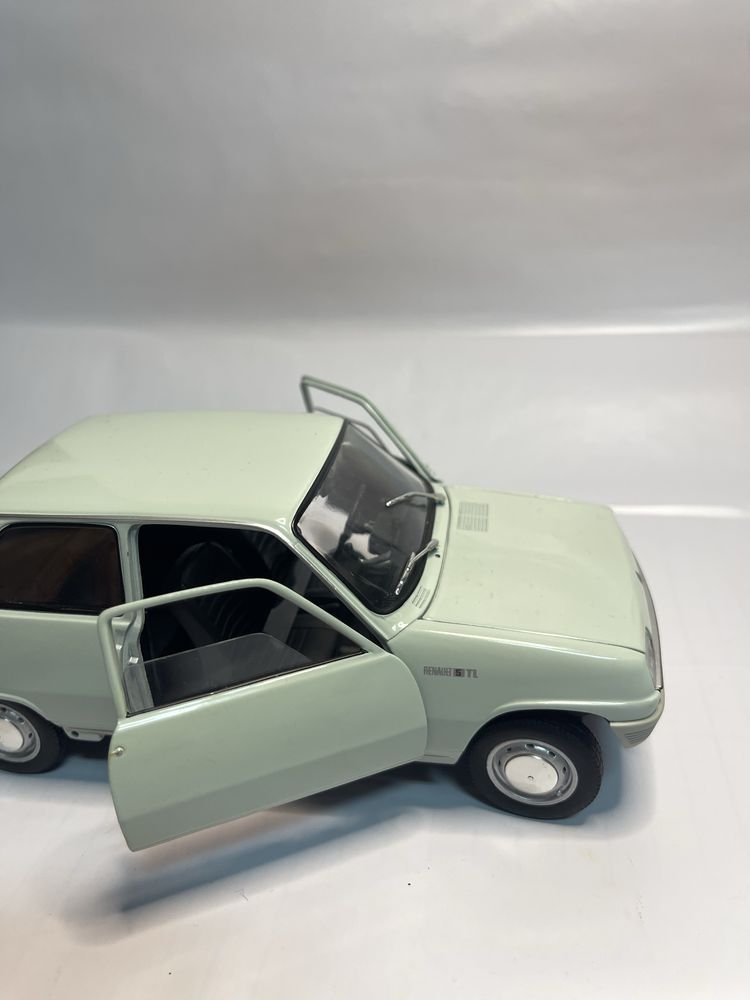 Renault 5- Sólido Miniatures