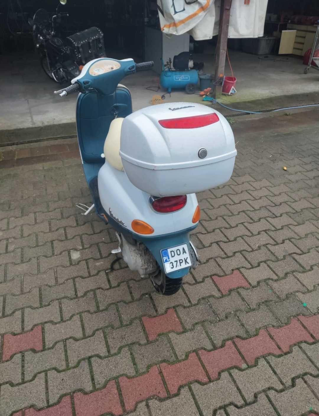 Piaggio Vespa 2000r        .