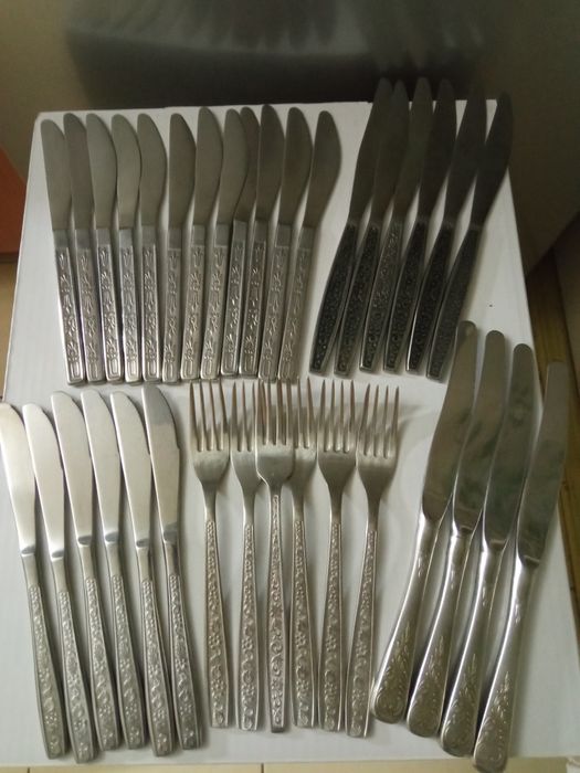 Столовые наборы. Столовые, десертные ложки, вилки, ножи