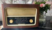 Stare radio Menuet UKF z gramofonem z 1964 r