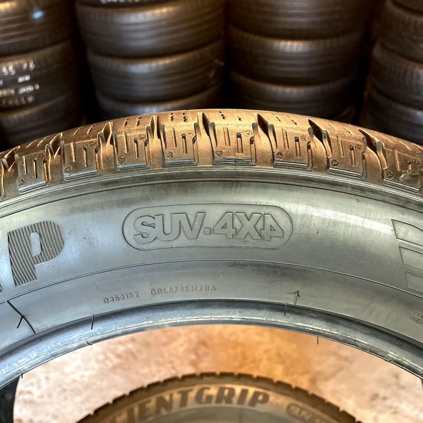 Шини GoodYear EfficientGrip SUV 4x4 235/55 R17 99V