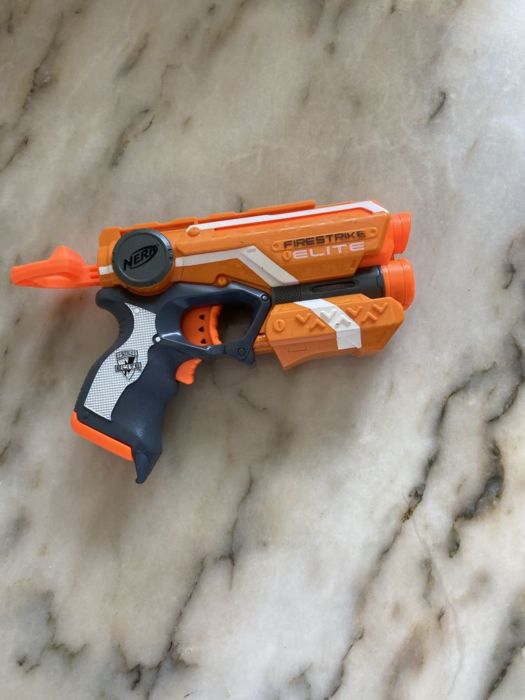 Uma mini nerf.